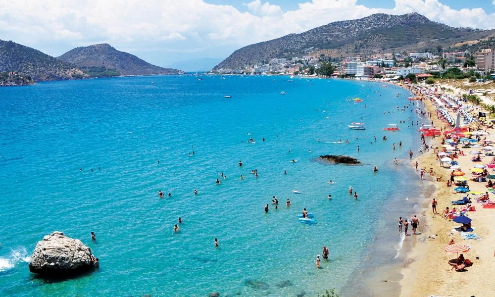 Καλοκαιρινή απόδραση: Το χωριό που θυμίζει νησί του Ιονίου (εικόνες)